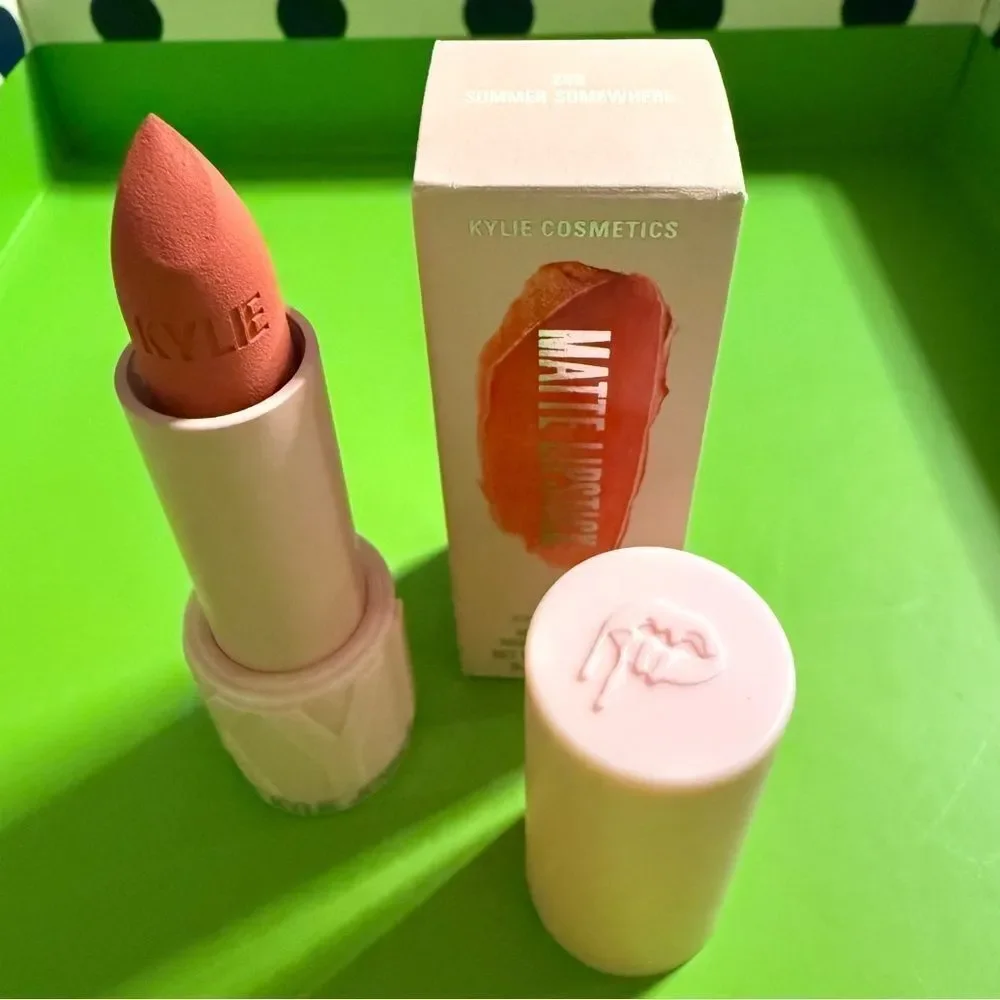 Kylie Cosmetics Matte Lipstick – Shade 209 “Summer Somewhere” (Women)